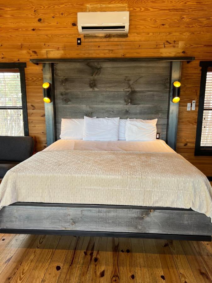 Hotel Hideout On The Horseshoe Canyon Lake